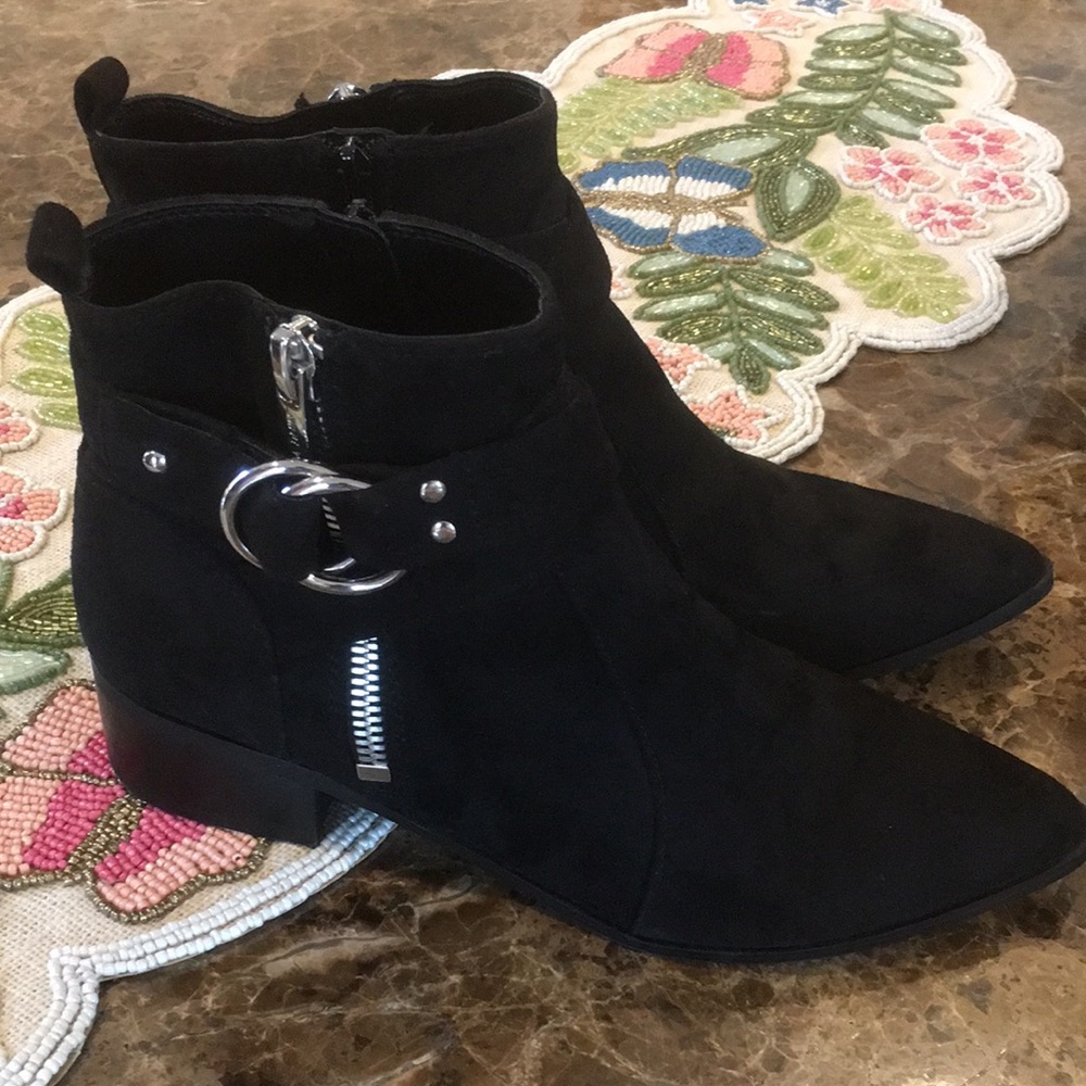Nine West Dahila 2 Black Pointed Toe Block Heel Side Zip Ankle Boots size 9.5